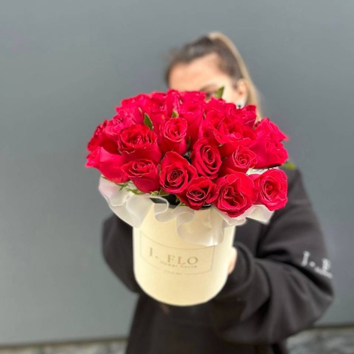 27 кенийских роз в боксе в Калининграде