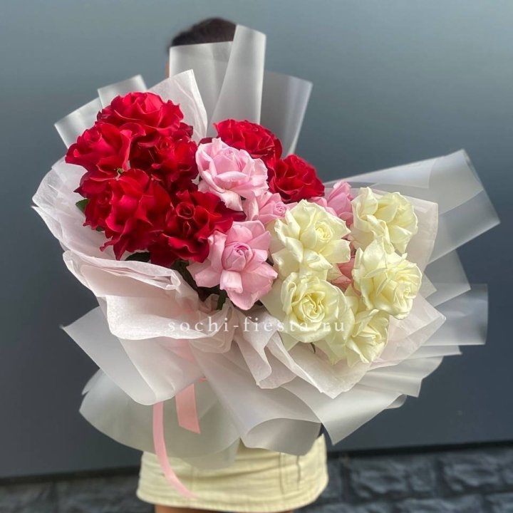 Микс из 17 роз в Калининграде