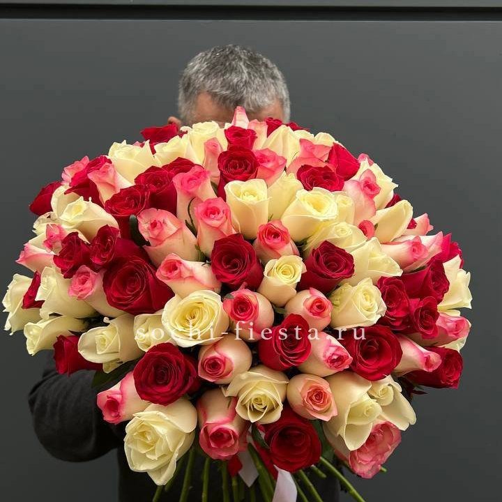 101 разноцветная роза "Джули" в Калининграде