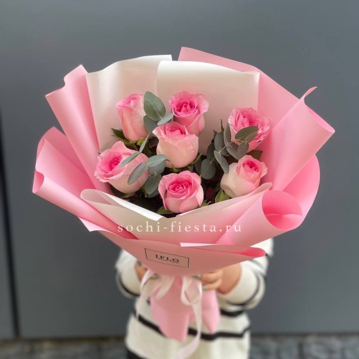 7 роз с эвкалиптом в Калининграде