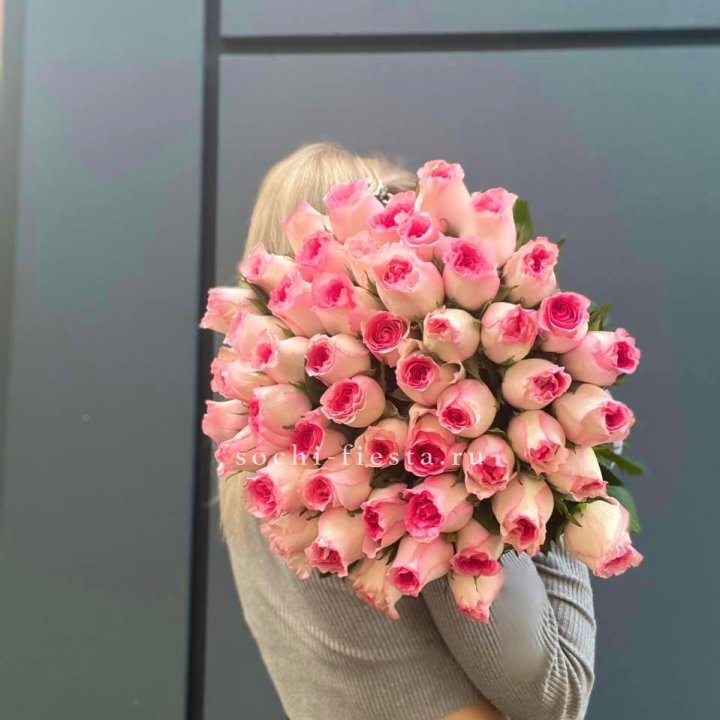 51 розовая роза в Калининграде