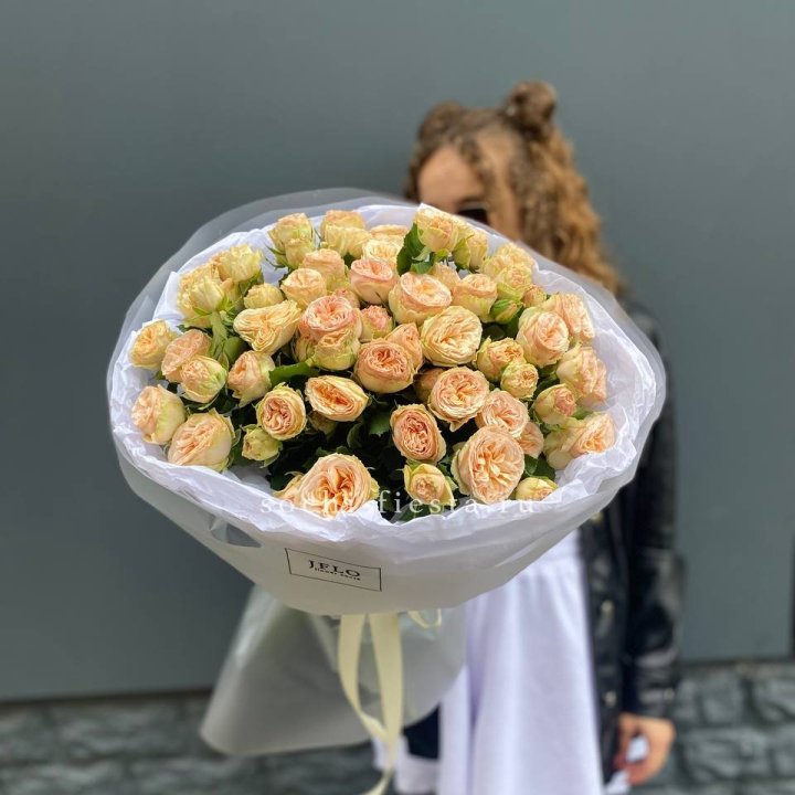 15 пионовидных роз в Калининграде