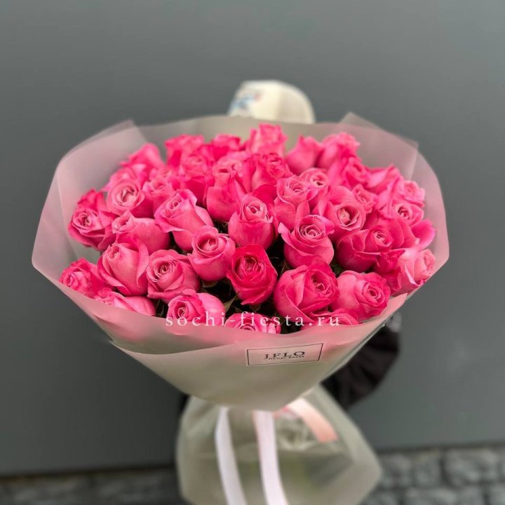 Роза малиновая в Калининграде