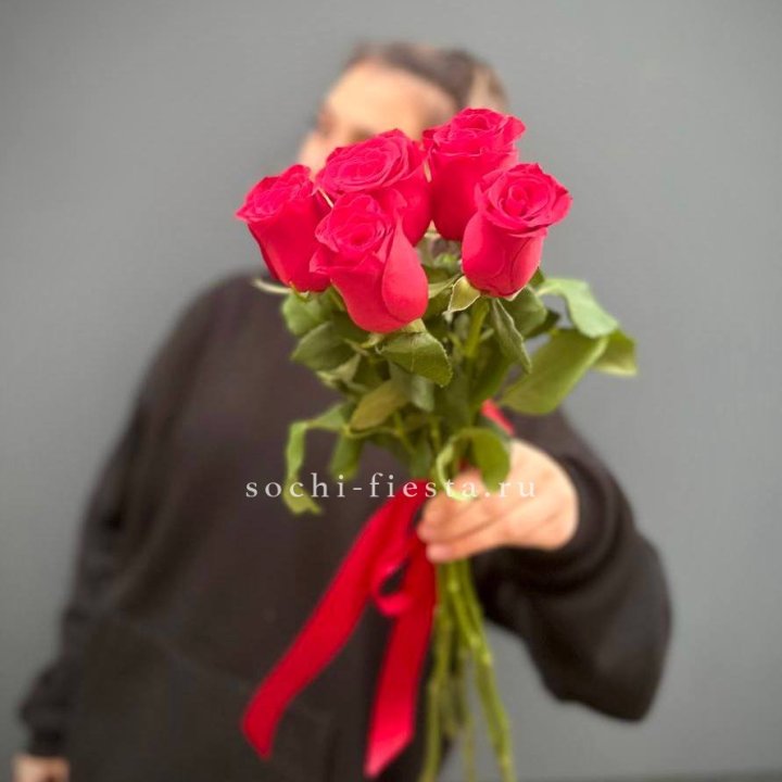 Букет 5 красных роз  в Калининграде