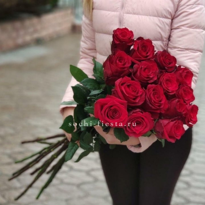 15 высоких красных роз в Калининграде