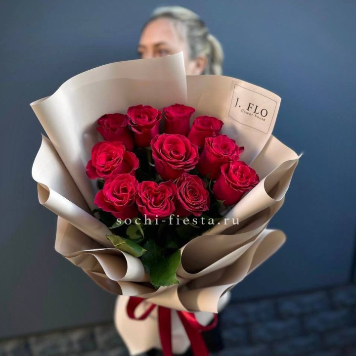Букет красных роз "Наоми" в Калининграде