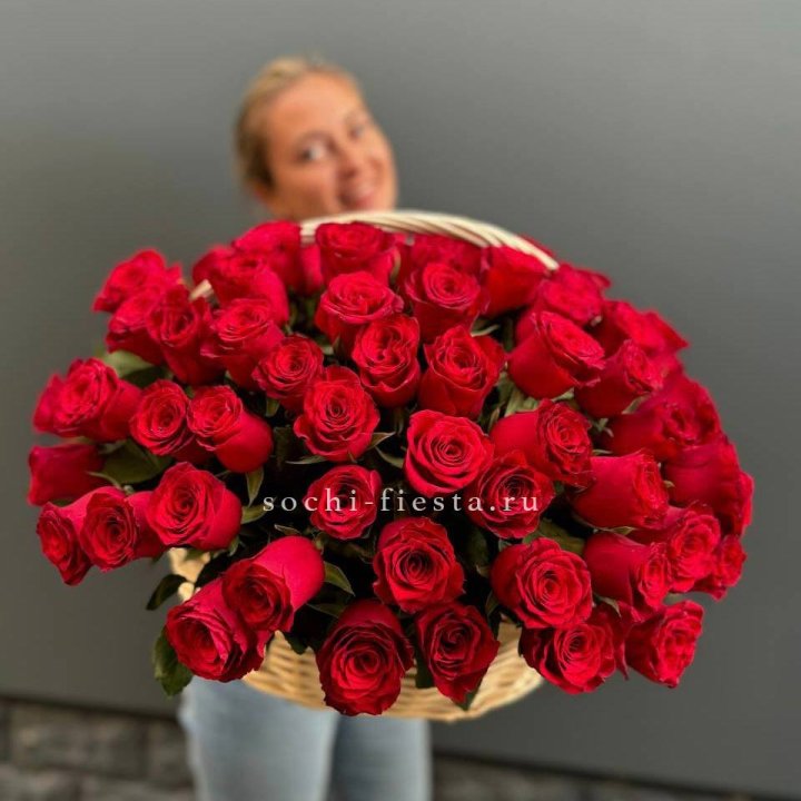101 красная роза в корзине   в Калининграде