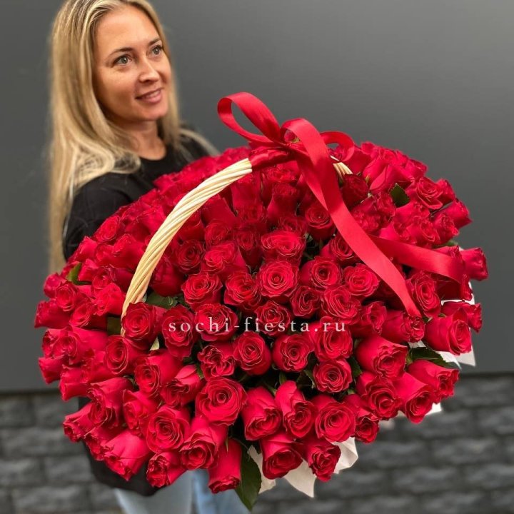 151 красная  роза в корзине в Калининграде