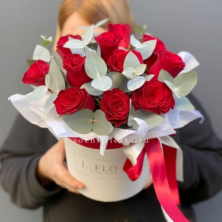 11 роз в шляпной коробке в Калининграде