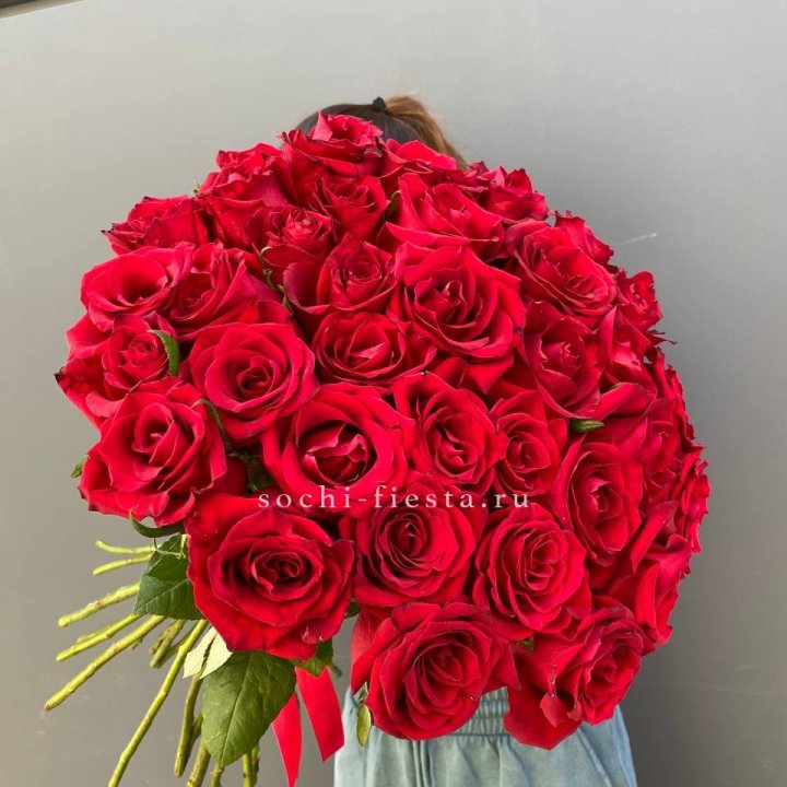 35 красных роз под ленту в Калининграде