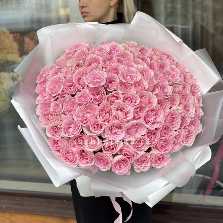 101 нежно-розовая роза в Калининграде