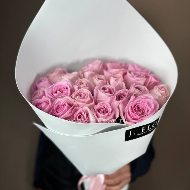 25 розовых роз в Калининграде