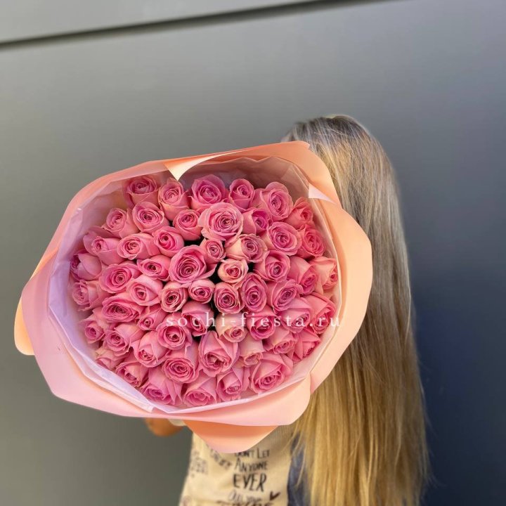 55 розовых роз в Калининграде