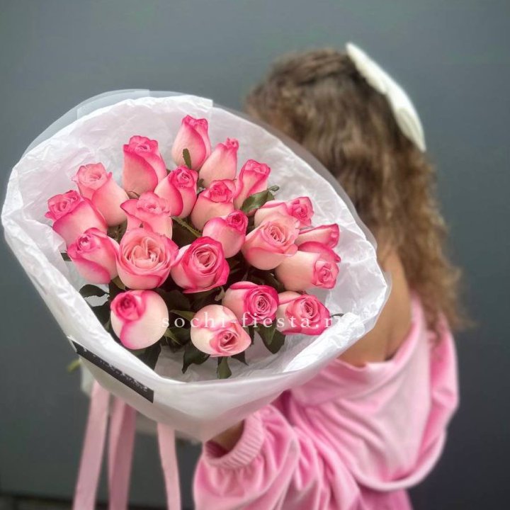 21 розовые розы Венди  в оформлении в Калининграде