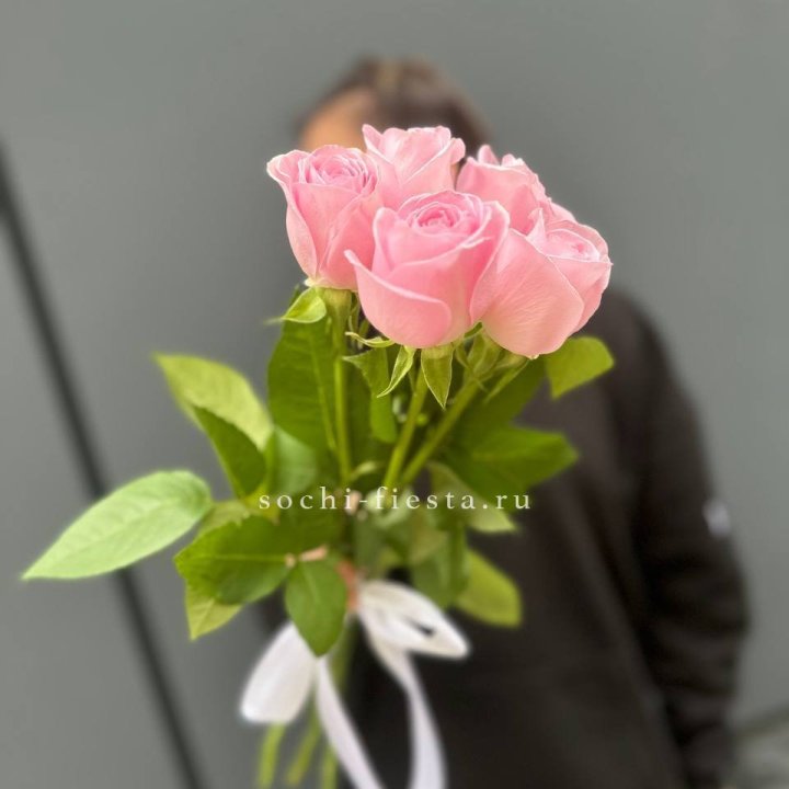 Букет 5 розовых роз  в Калининграде