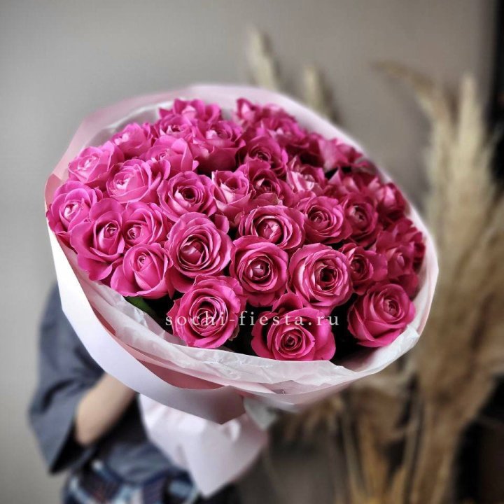 35 розовых роз  в Калининграде