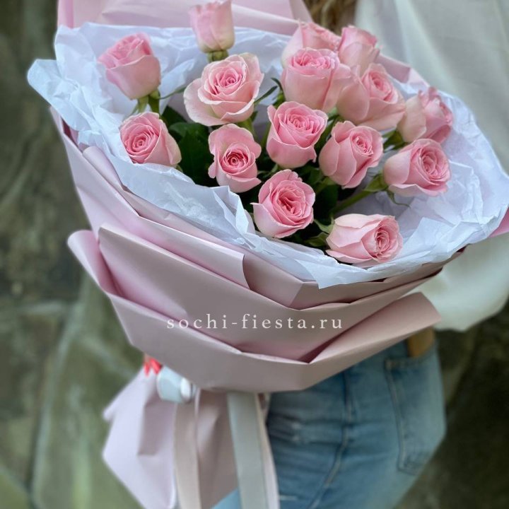 Розовые розы в авторском оформлении в Калининграде