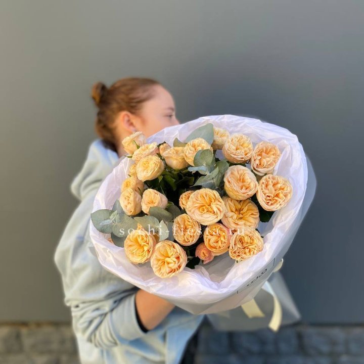 7 пионовидных роз в Калининграде