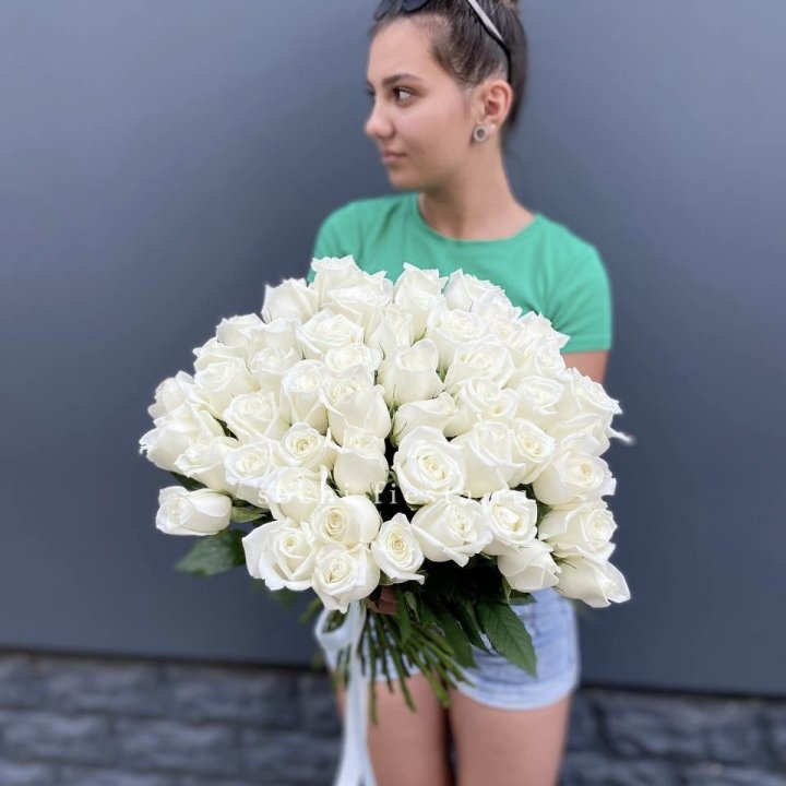 51 белая роза в Калининграде