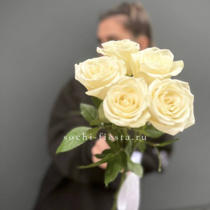 Букет 5 белых роз  в Калининграде