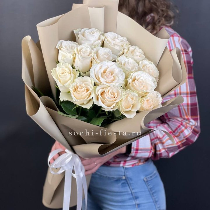 15 белых роз кофе в Калининграде