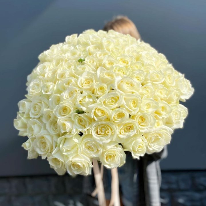 Букет  из 101 белой розы  в Калининграде