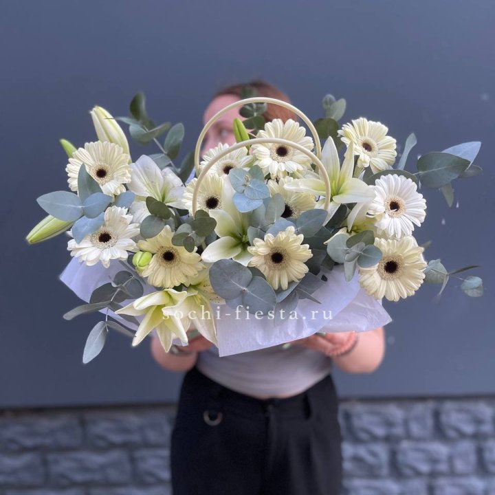 Сумочка лилии и герберы в Калининграде