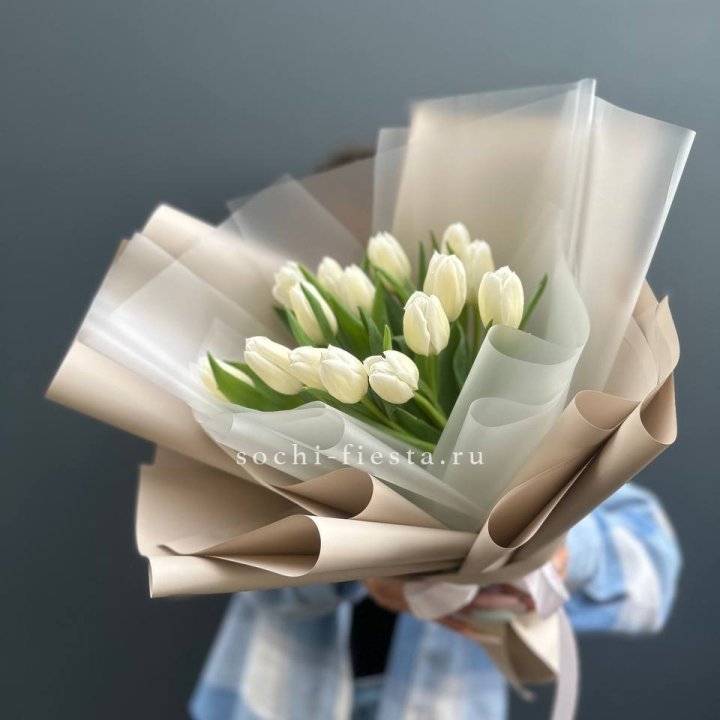 Букет из 15 белых тюльпанов в Калининграде