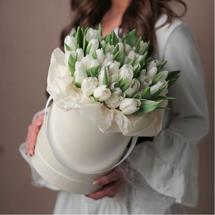 Тюльпаны в цилиндре  в Калининграде