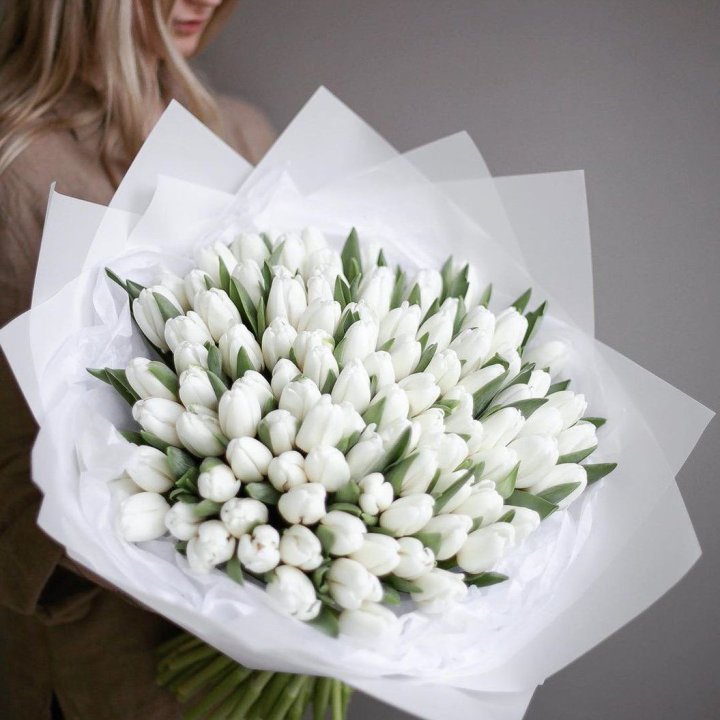 101 белый тюльпан в Калининграде