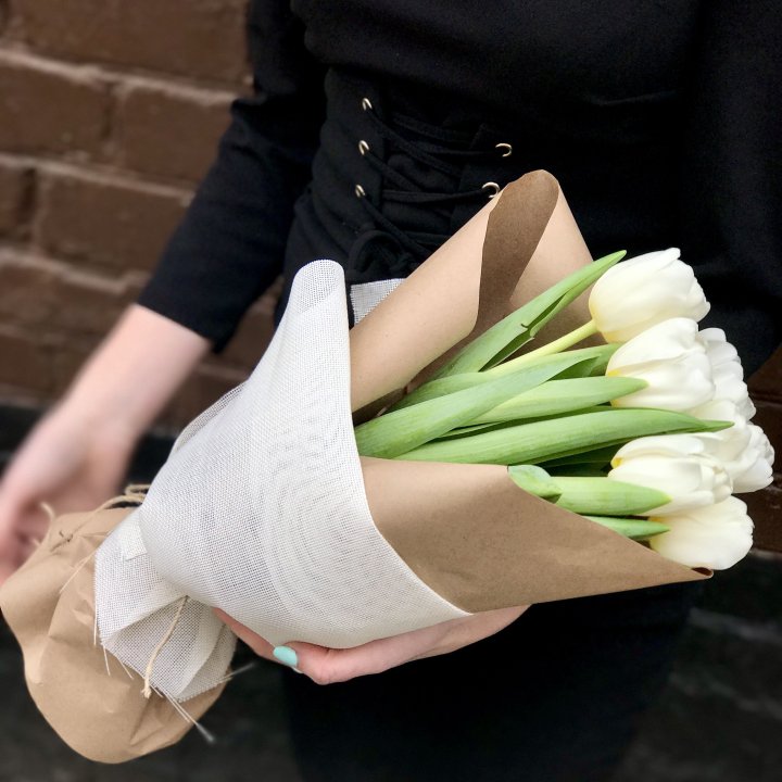 Букет белых тюльпанов в Калининграде