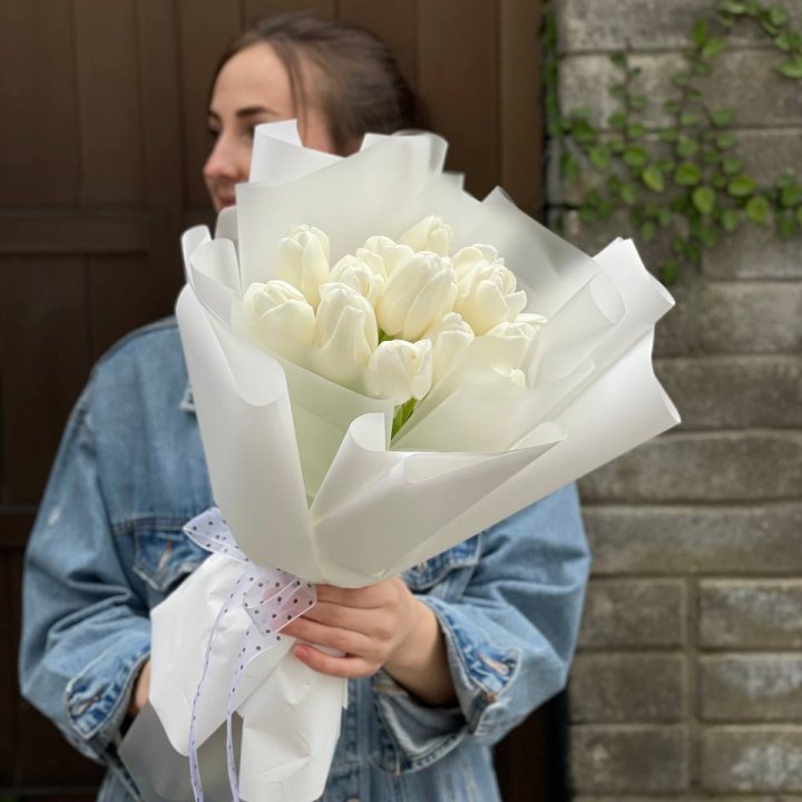 Букет белоснежных тюльпанов в Калининграде