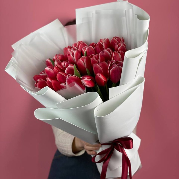 Букет красных тюльпанов в Калининграде